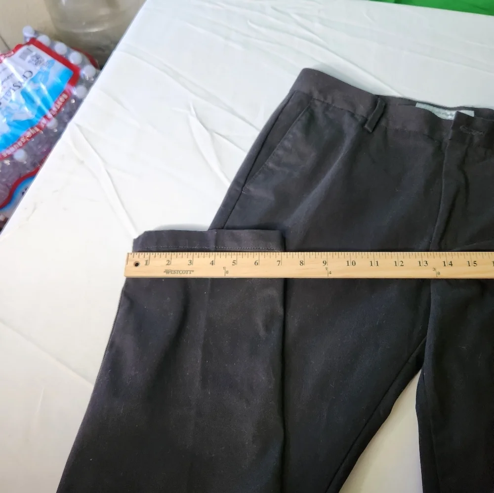 Amazon Essentials Classic Fit Dress Pants 32/28